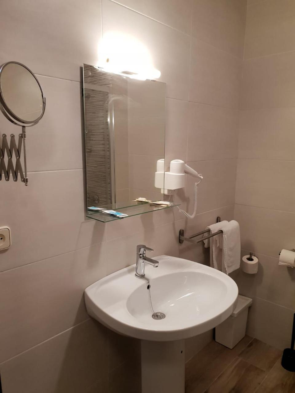 Complejo Hotelero Saga Мансанарес Екстериор снимка